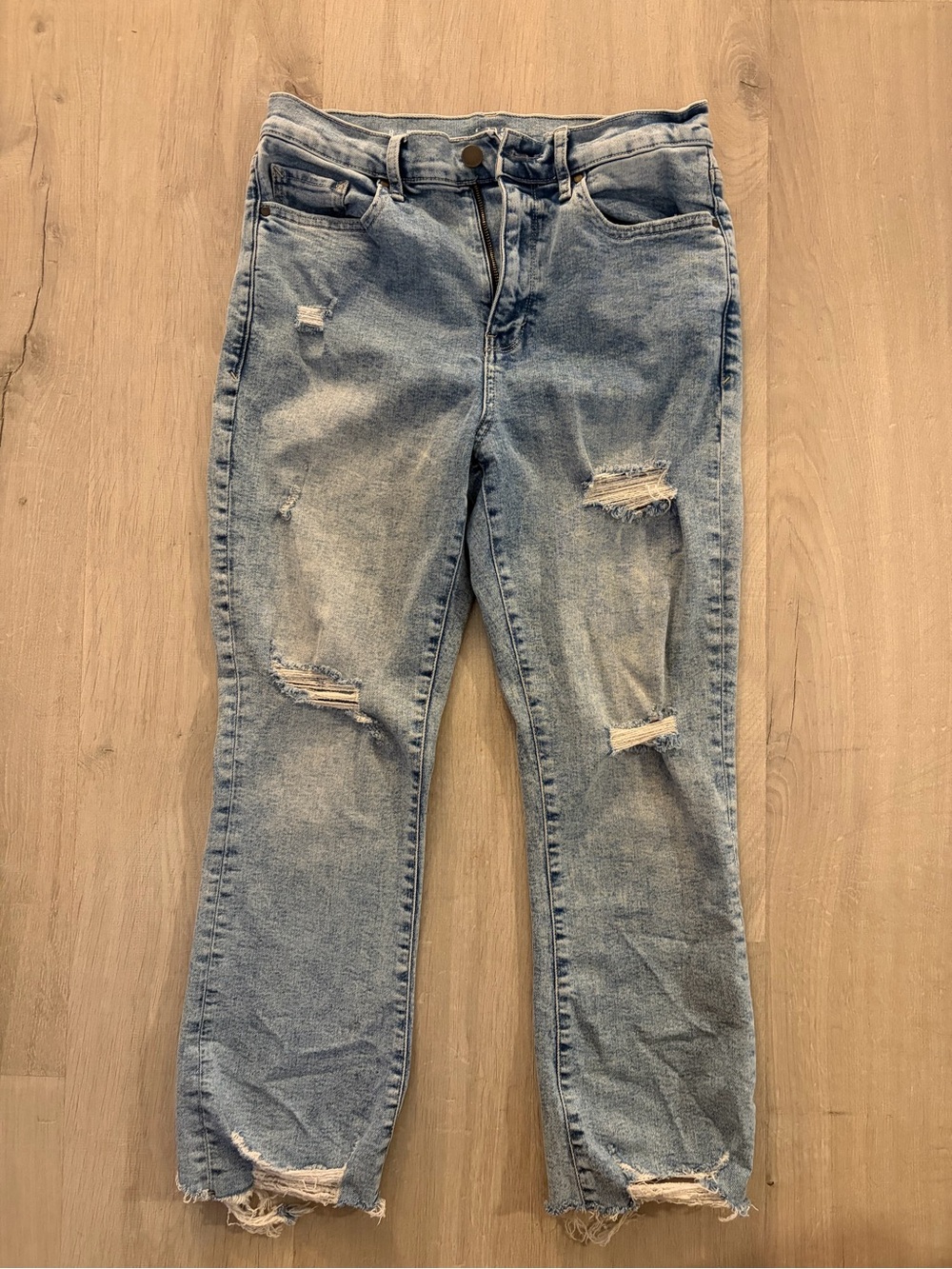 Classic Light Wash Distressed A.N.A Women’s Jeans